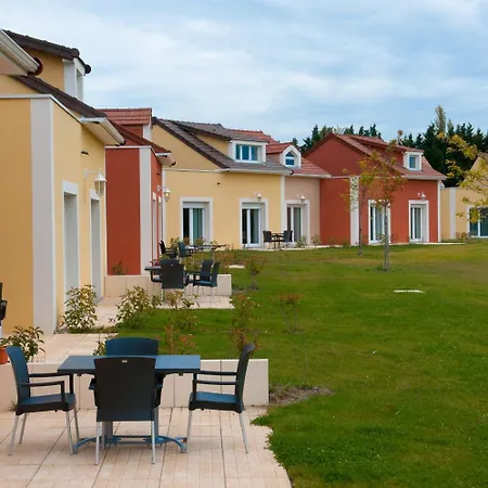 De La Cerisaie アパートホテル